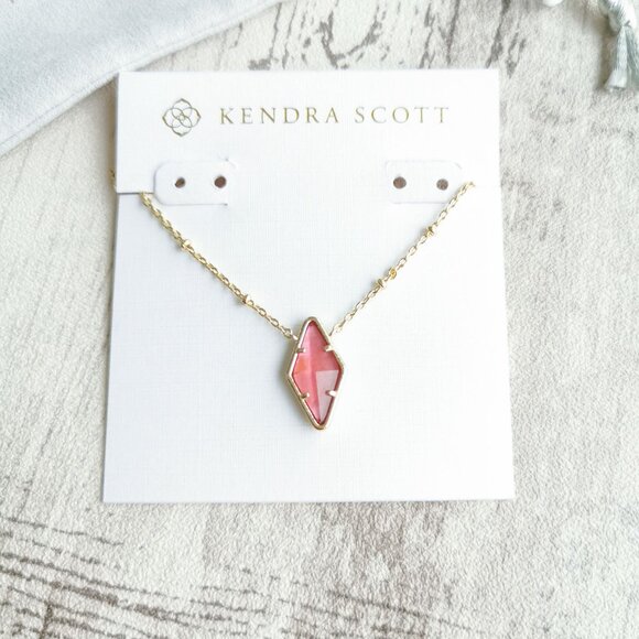 Kendra Scott Kinsley Raspberry Illusion Short Pendant Necklace in Gold - Picture 1 of 4
